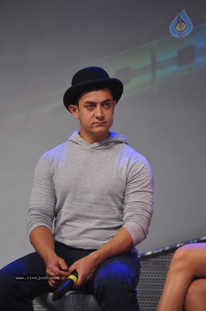 Dhoom 3 Merchandise Launch - 17 / 74 photos