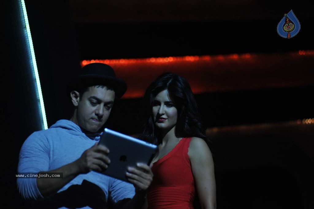Dhoom 3 Merchandise Launch - 47 / 74 photos