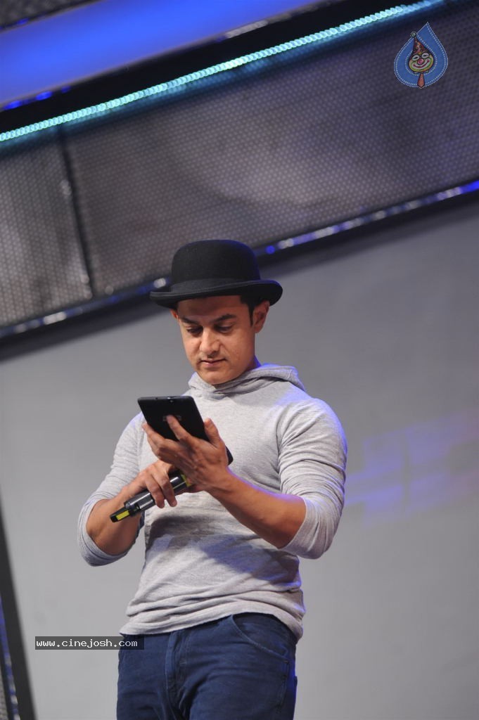 Dhoom 3 Merchandise Launch - 58 / 74 photos