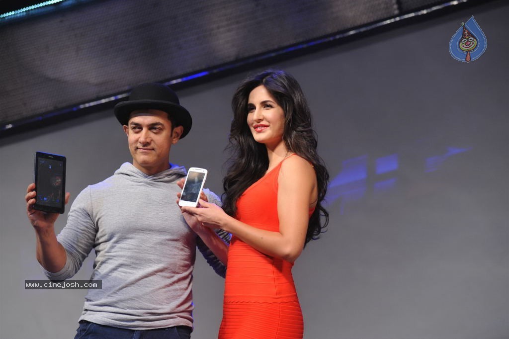 Dhoom 3 Merchandise Launch - 64 / 74 photos