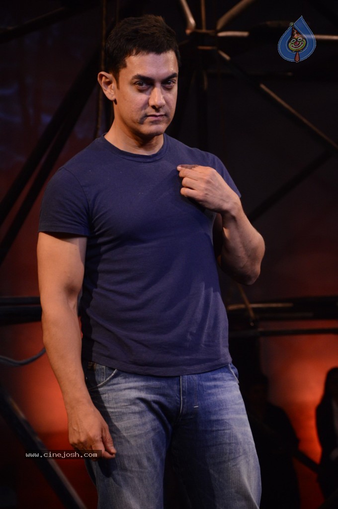 Dhoom 3 Song Launch Event - 32 / 47 photos