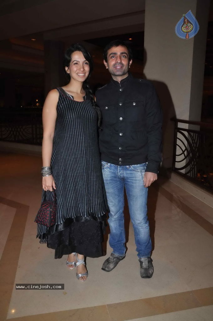 Dia Mirza at JW Marriott Art Event - 33 / 43 photos