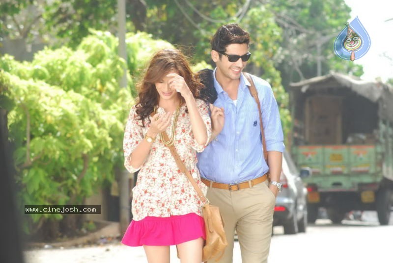 Dia Mirza and Zayed Khan Movie on Location  - 13 / 35 photos