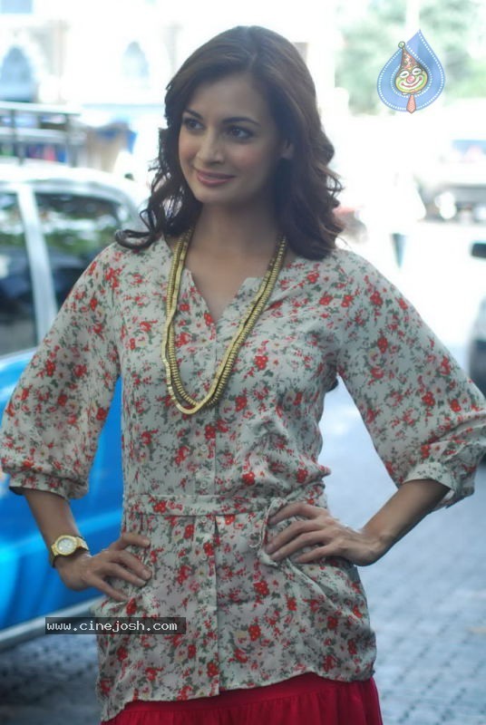 Dia Mirza and Zayed Khan Movie on Location  - 24 / 35 photos