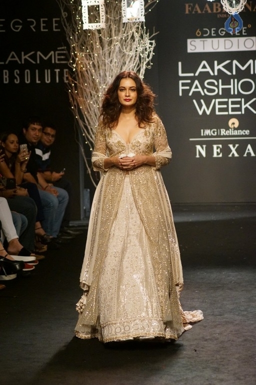 Dia Mirza at LFW Winter Festive 2017 - 16 / 21 photos