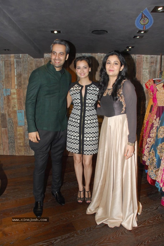 Dia Mirza at Signature Studio Store Launch - 7 / 20 photos