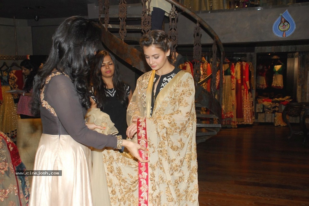 Dia Mirza at Signature Studio Store Launch - 12 / 20 photos