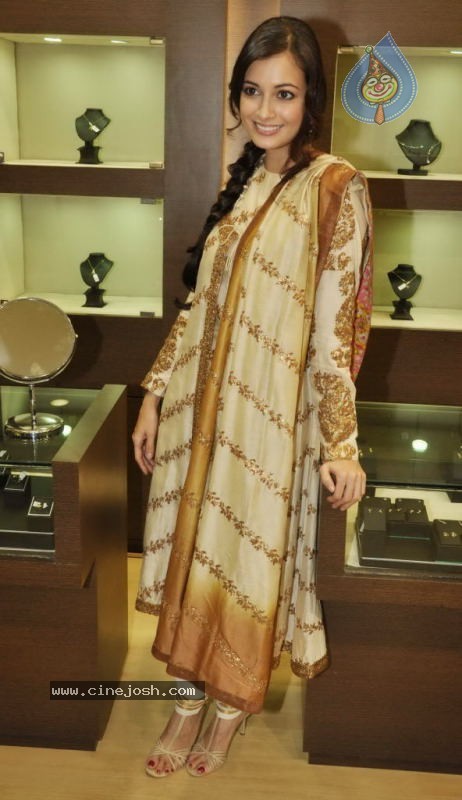 Dia Mirza Unveils Adler and Roth New Collection - 30 / 40 photos