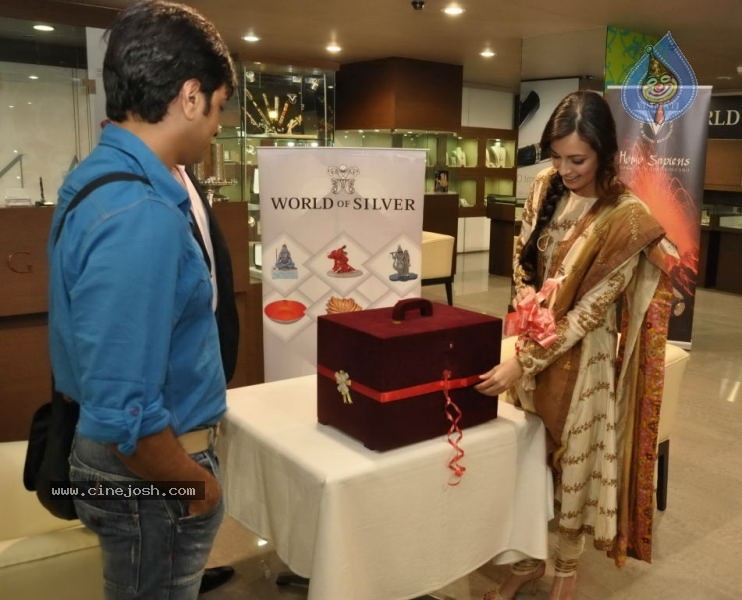 Dia Mirza Unveils Adler and Roth New Collection - 33 / 40 photos