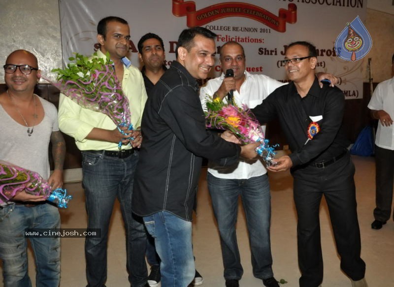 Dilip Vengsarkar Felicitate Ajay Devgan - 4 / 41 photos