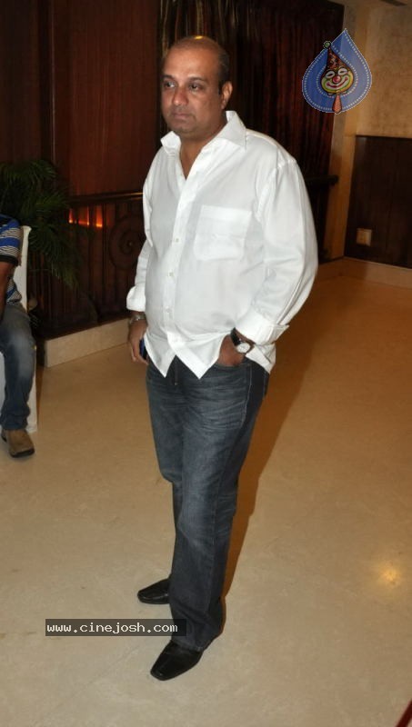 Dilip Vengsarkar Felicitate Ajay Devgan - 29 / 41 photos