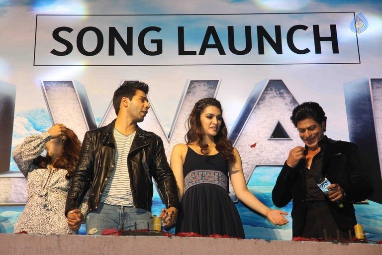 Dilwale Film Gerua Song Launch - 5 / 42 photos