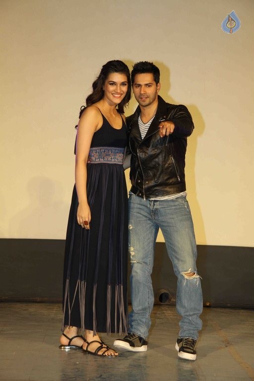 Dilwale Film Gerua Song Launch - 10 / 42 photos