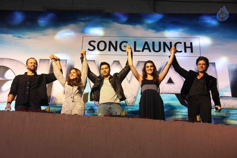 Dilwale Film Gerua Song Launch - 21 / 42 photos