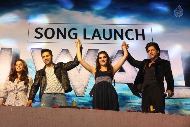 Dilwale Film Gerua Song Launch - 22 / 42 photos