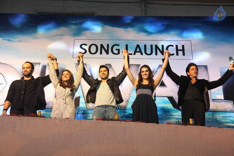 Dilwale Film Gerua Song Launch - 25 / 42 photos