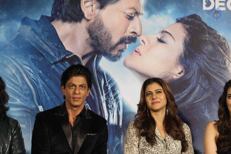 Dilwale Film Gerua Song Launch - 26 / 42 photos