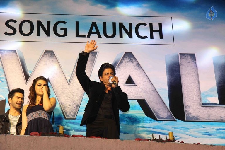 Dilwale Film Gerua Song Launch - 28 / 42 photos