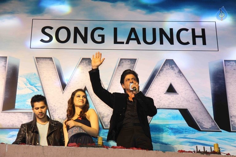 Dilwale Film Gerua Song Launch - 29 / 42 photos