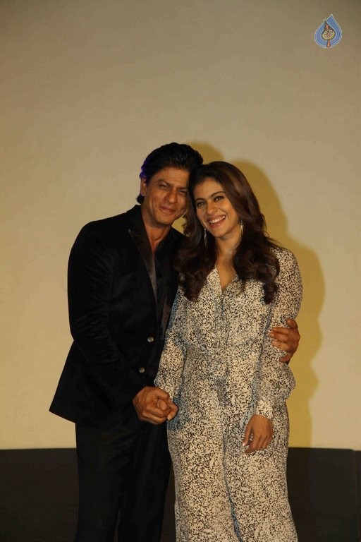 Dilwale Film Gerua Song Launch - 31 / 42 photos