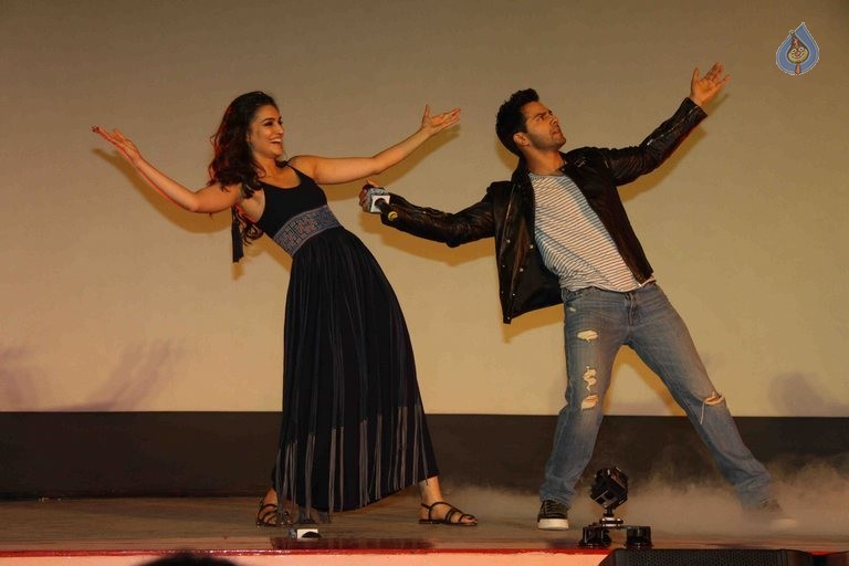 Dilwale Film Gerua Song Launch - 38 / 42 photos