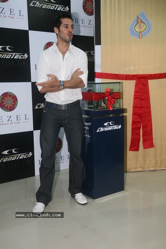 Dino Morea Inaugurated Bezel watch Store - 4 / 36 photos