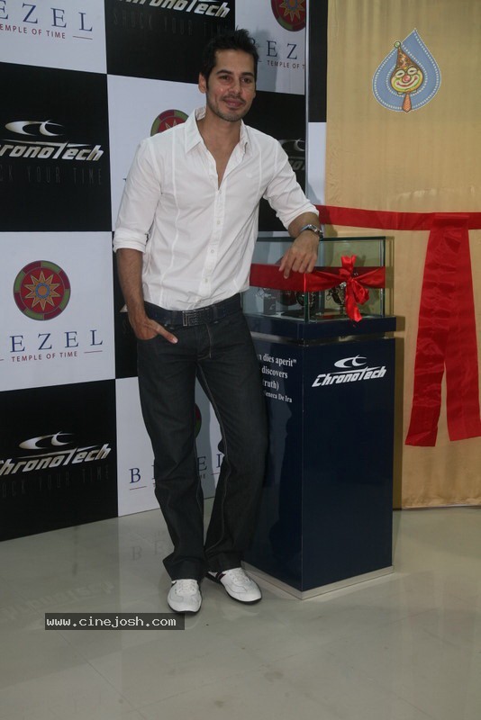 Dino Morea Inaugurated Bezel watch Store - 6 / 36 photos