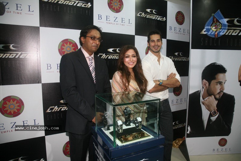 Dino Morea Inaugurated Bezel watch Store - 8 / 36 photos