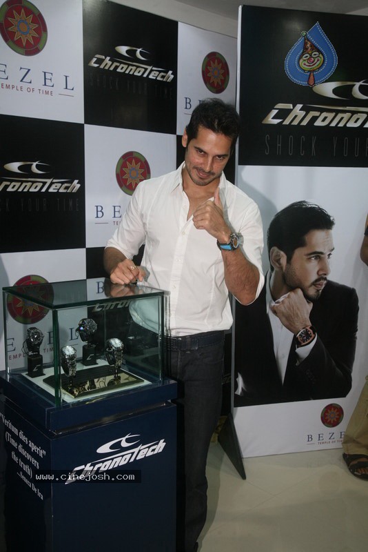 Dino Morea Inaugurated Bezel watch Store - 14 / 36 photos