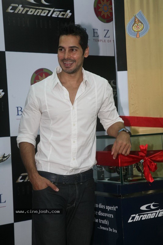 Dino Morea Inaugurated Bezel watch Store - 18 / 36 photos