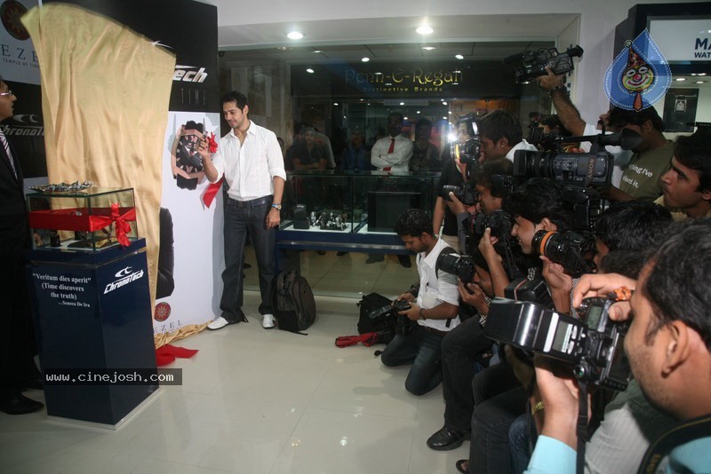 Dino Morea Inaugurated Bezel watch Store - 25 / 36 photos
