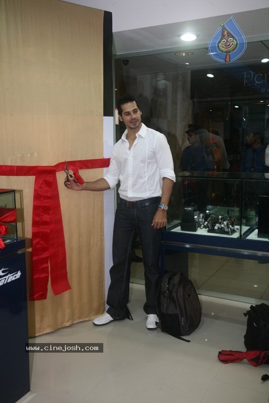 Dino Morea Inaugurated Bezel watch Store - 30 / 36 photos