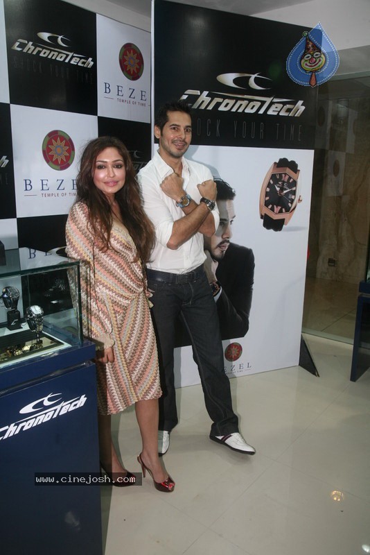 Dino Morea Inaugurated Bezel watch Store - 32 / 36 photos