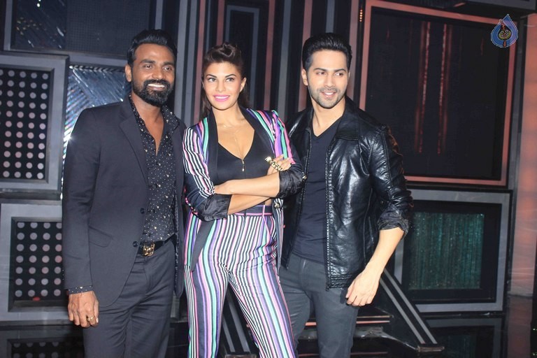 Dishoom Promotion at Star Plus Dance Show - 7 / 37 photos