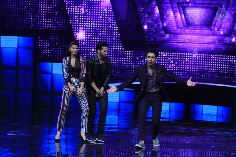 Dishoom Promotion at Star Plus Dance Show - 32 / 37 photos