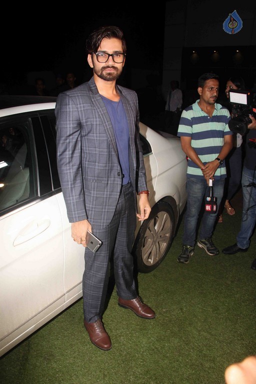 Divyanka and Vivek Wedding Party - 14 / 42 photos