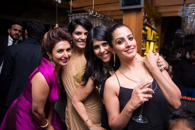 Divyanka and Vivek Wedding Party - 21 / 42 photos