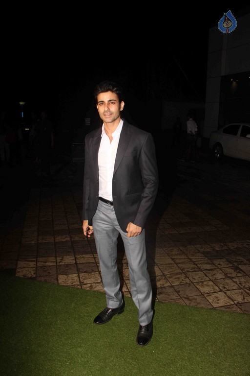 Divyanka and Vivek Wedding Party - 28 / 42 photos