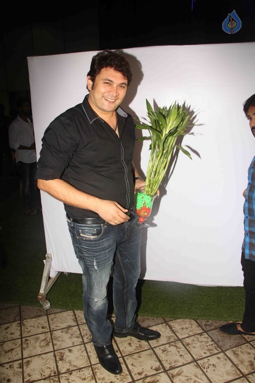 Divyanka and Vivek Wedding Party - 38 / 42 photos