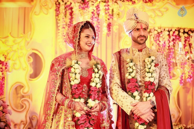 Divyanka and Vivek Wedding Photos - 1 / 14 photos