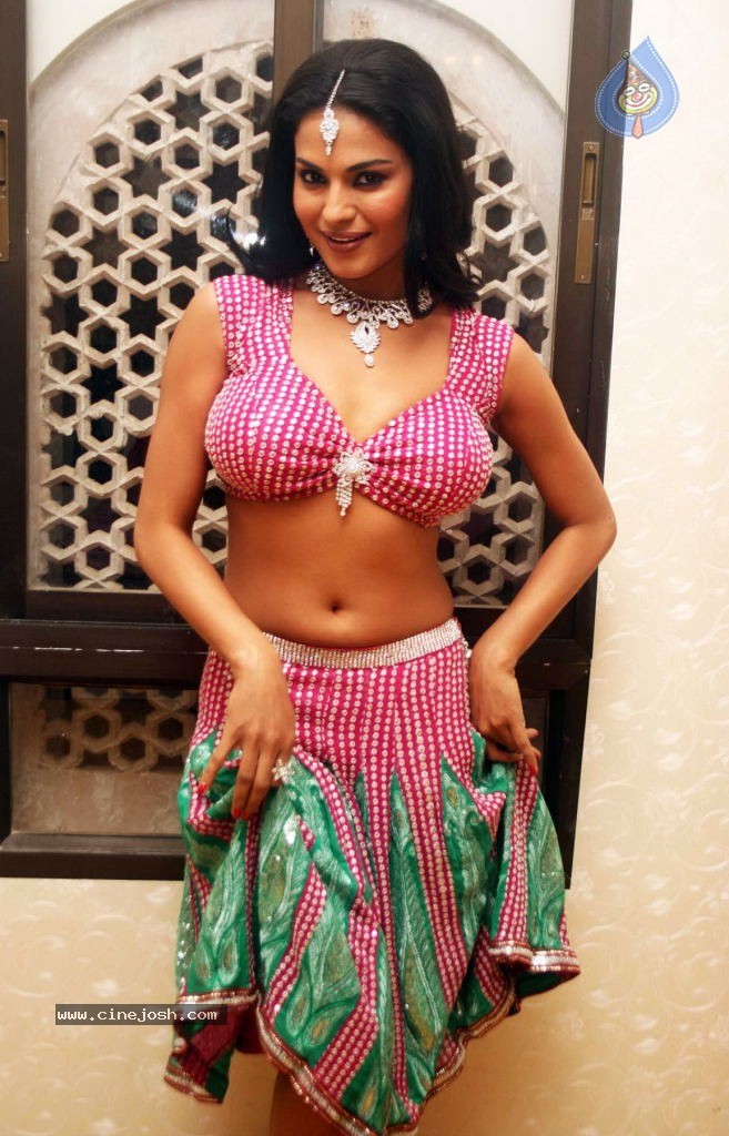 Doll Me Kuch Kala Hai Shooting Spot - 1 / 13 photos