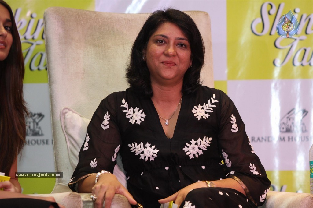 Dr Jaishree Sharad Skin Talks Book Launch - 21 / 62 photos