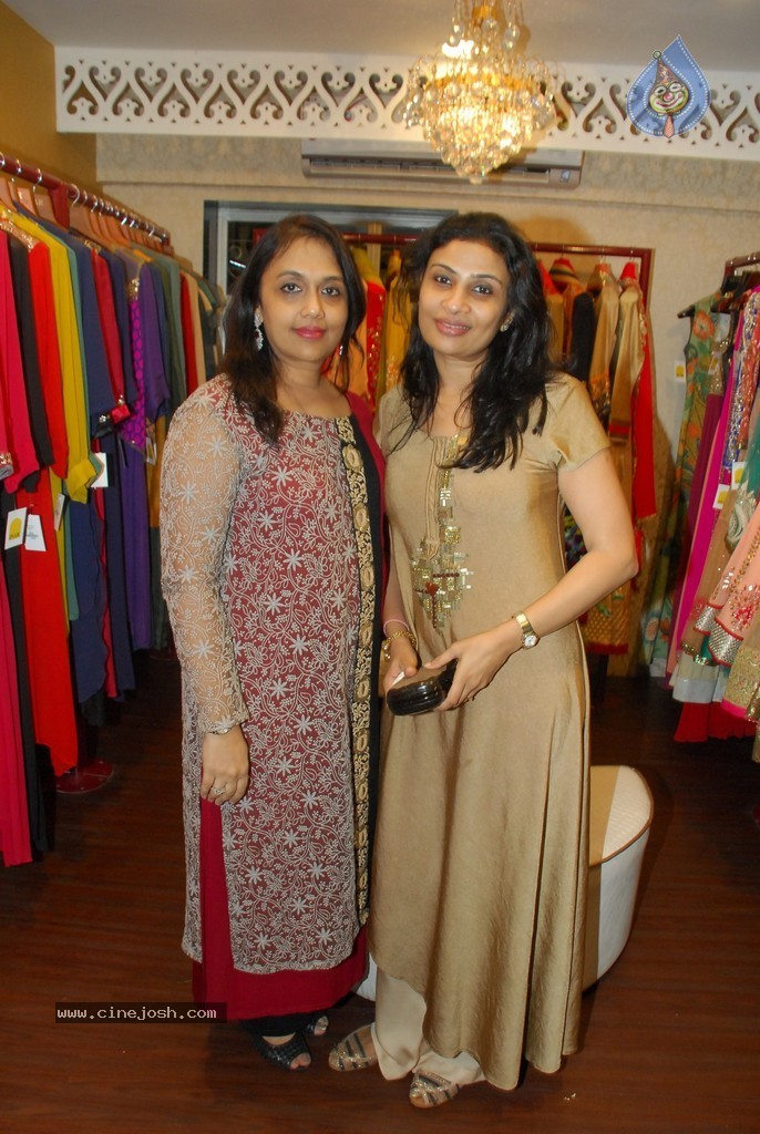 DVAR Photography n Fashion Exhibit - 16 / 59 photos