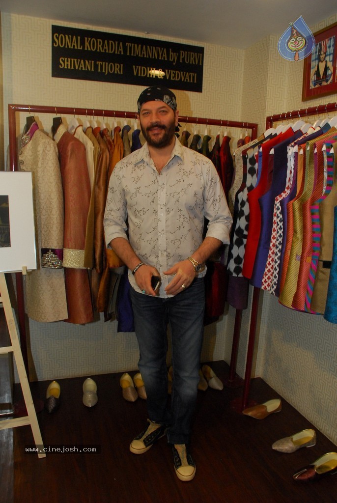 DVAR Photography n Fashion Exhibit - 21 / 59 photos
