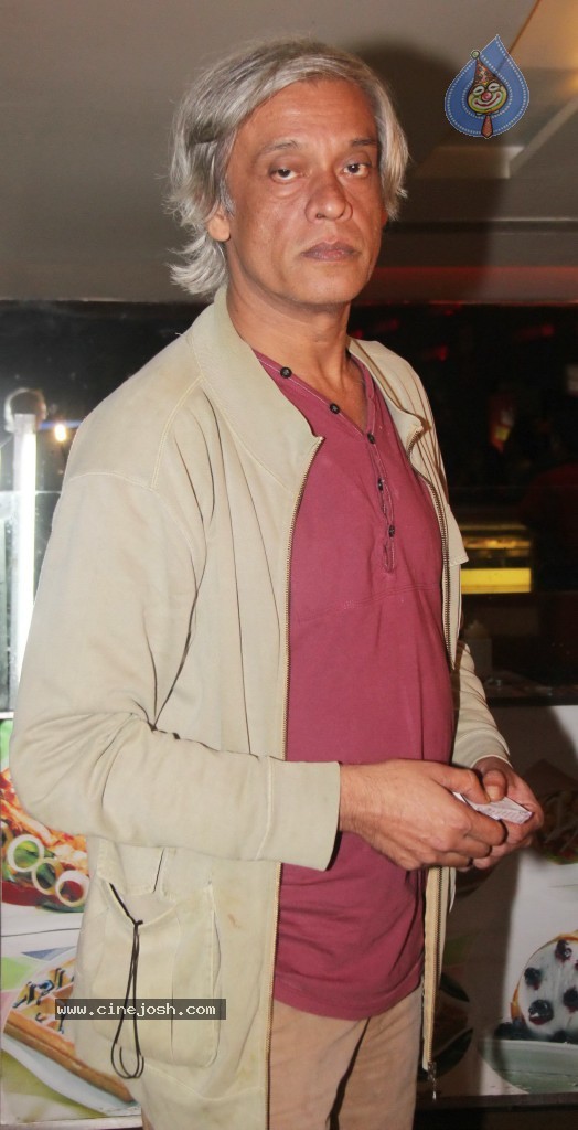 Ekk Deewana Tha Movie Special Show - 69 / 79 photos
