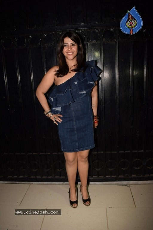 Ekta Kapoors Bash At Her Juhu Bungalow Photos - 16 / 21 photos