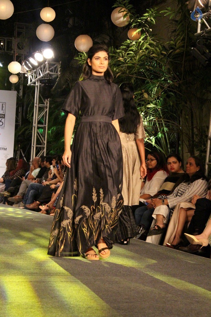 Elle India Graduates Fashion Show - 23 / 53 photos
