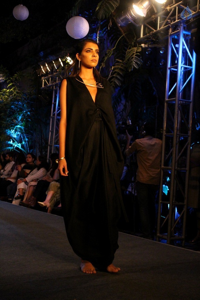 Elle India Graduates Fashion Show - 37 / 53 photos
