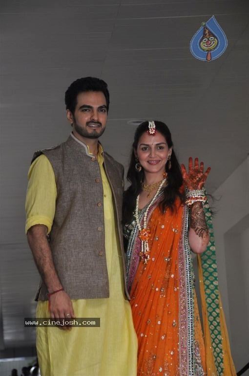 Esha Deol Mehendi Ceremony - 14 / 35 photos
