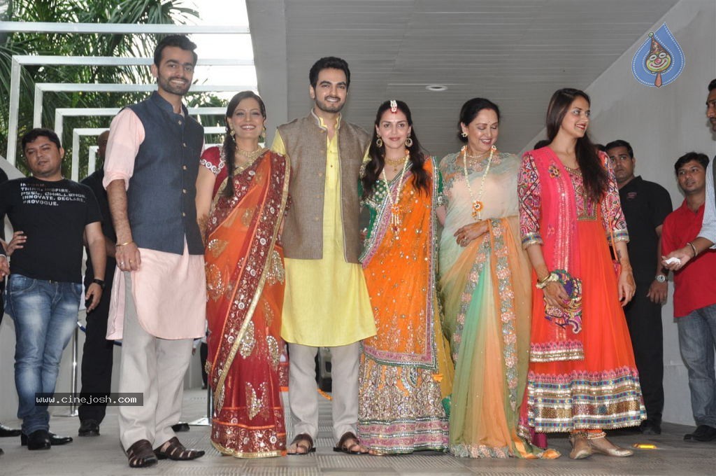 Esha Deol Mehendi Ceremony - 25 / 35 photos